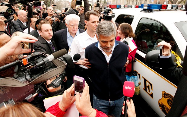 Clooneyarrestedwalk
